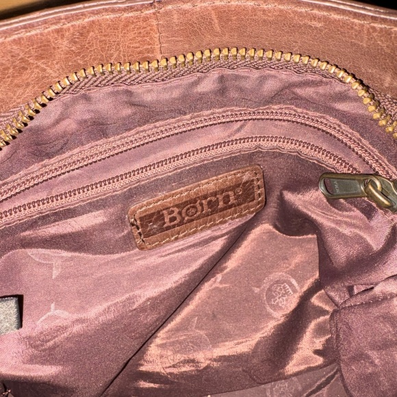 BORN SADDLE BROWN LEATHER,GOLD TONE HARDWARE MESSENGER,CROSSBODY BAG - Picture 7 of 8